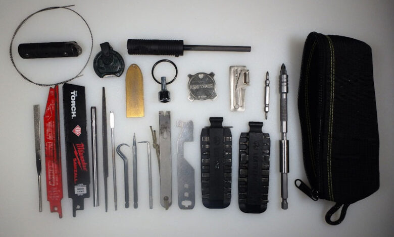 Survival Toolkit – Small Toolkit for Go Bag