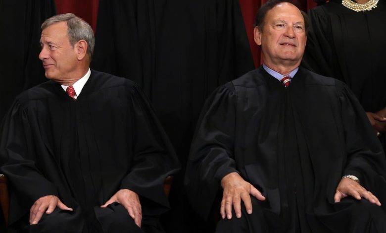 Chief Justice dismisses Democratic senators’ request for meeting on Alito flag flap