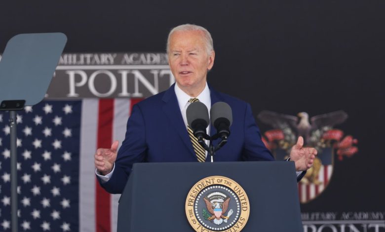 Biden begs crowd to ‘clap’ while delivering West Point commencement address