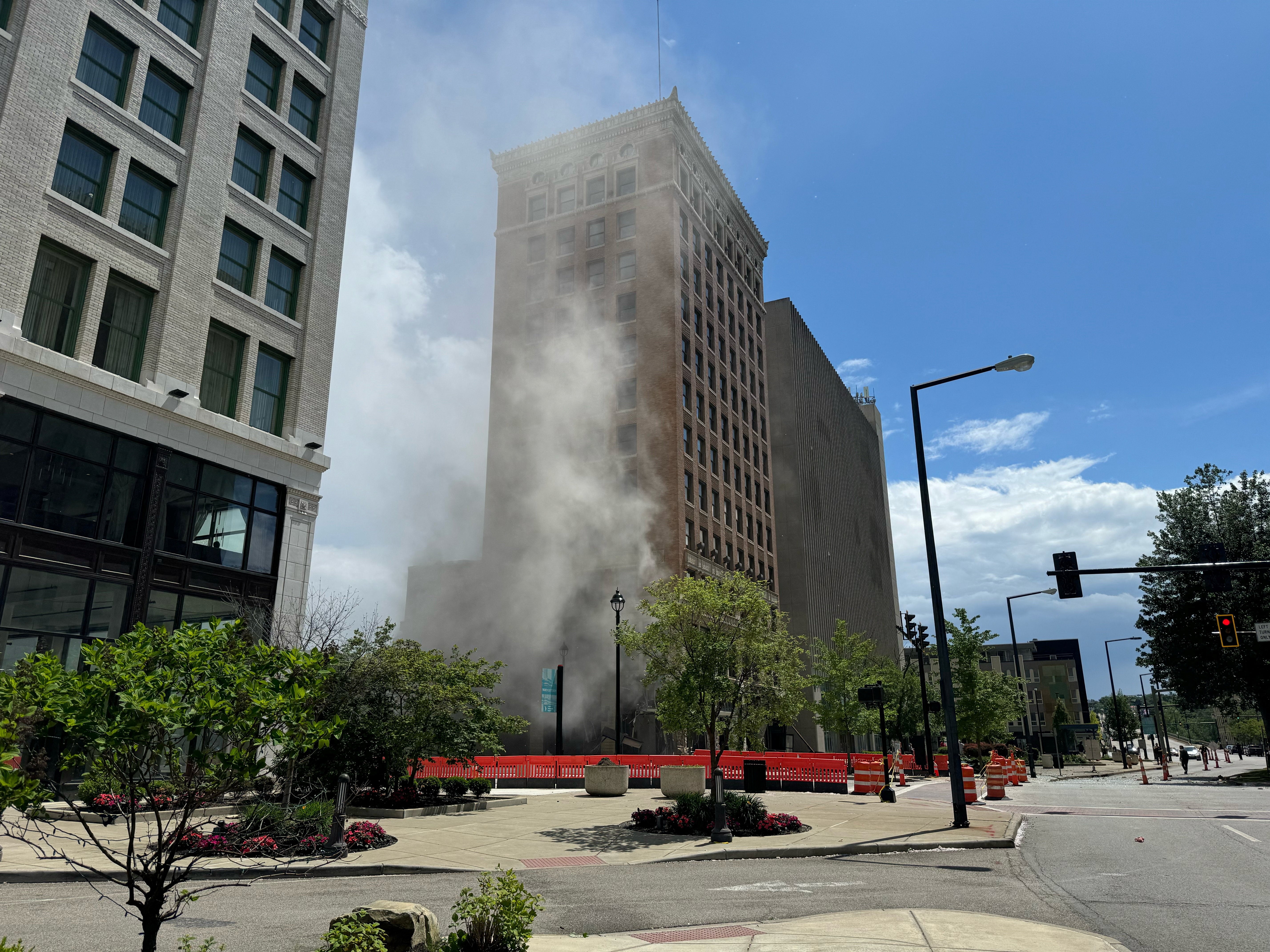 Smoke riseing from a JPMorgan Chase & Co. floor Realty Building on Tuesday after explosion