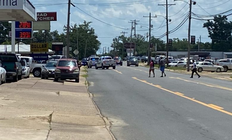 Two killed and several hurt in shooting at Fordyce, Arkansas grocery store: Live