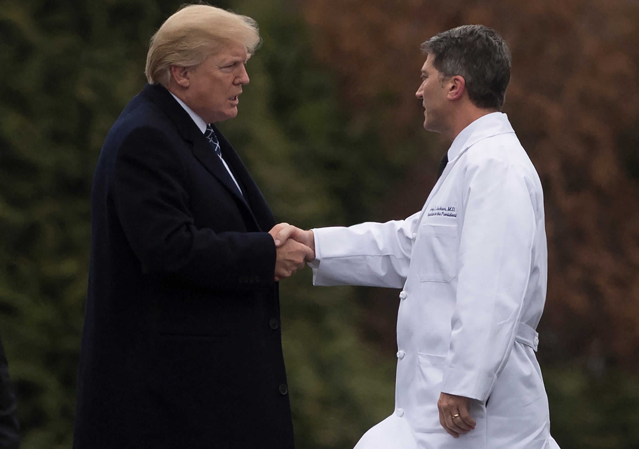 Donald Trump (left) shakes hands with Ronny Jackson (right) in 2018.