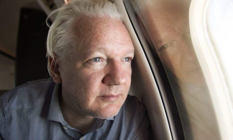 Julian Assange flies to remote Pacific island in plea deal with US over espionage