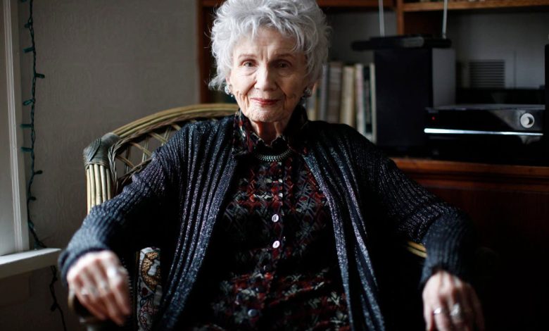 Canadian officer says Alice Munro claimed her daughter was lying about being abused by stepfather