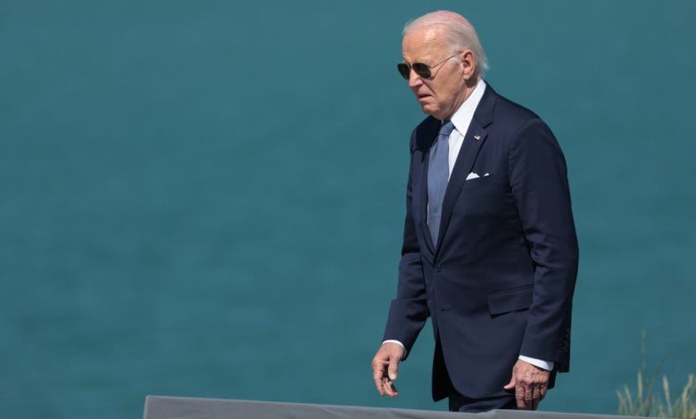 36 call for Biden resignation as Dem says president failed to recognize him: Latest