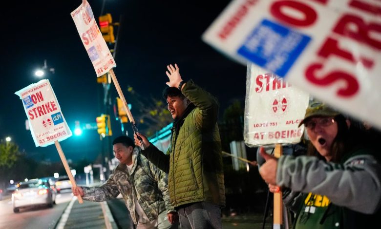 Boeing machinists reject labor contract, extending strike