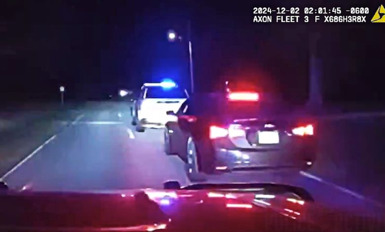 Illinois Deputies Save Pregnant Woman in Runaway Car