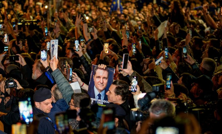 Romania’s new pro-European president puts it back on a Western course Romania’s new pro-European president puts it back on a Western course
