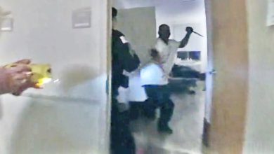 Chicago Cops Shoot Man Who Charged Them With a Knife