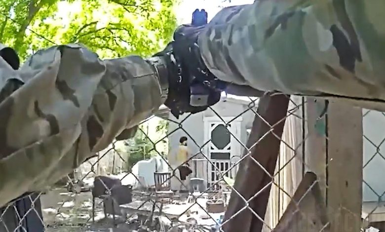 Texas Officers Chase and Shoot Armed Felon