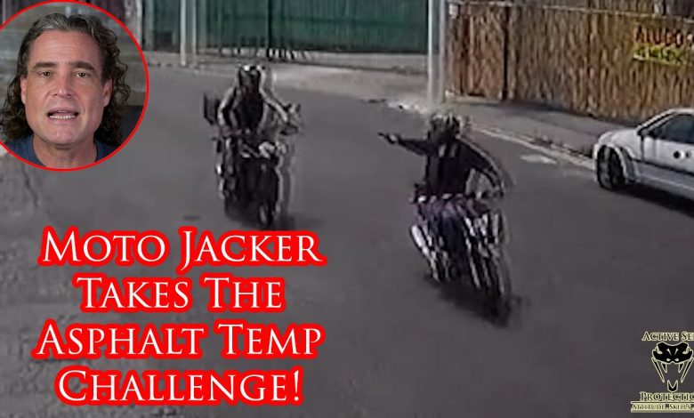 Defender Waits His Turn to Drop Moto Jacker