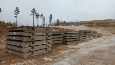 Estonia erects first of 600-strong Baltic bunker wall on Russia border Estonia erects first of 600-strong Baltic bunker wall on Russia border