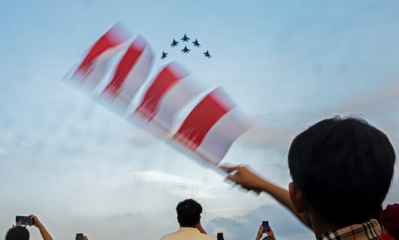 How tiny Singapore ties China and Taiwan in training for war