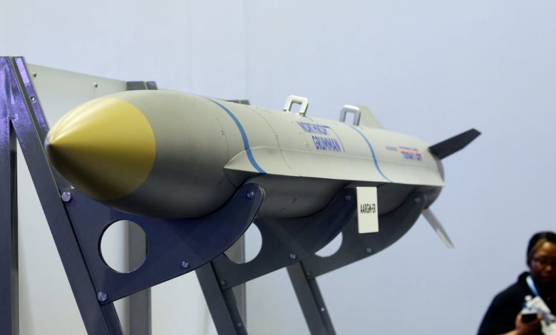 Navy seeks new anti-radar missile compatible with F-18, F-35 aircraft
