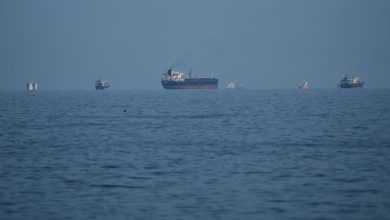 The ‘simple maneuver’ of opening Hormuz strait carries great risks, analysts say
