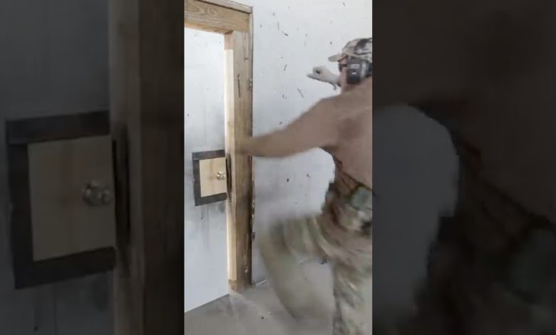 How to kick in a door, the Special Forces way #specialforces #military #howto