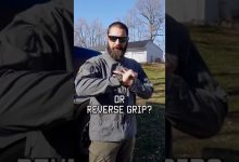 Knife fighting: forward grip or reverse grip? #knife #selfdefense #shorts #military #fight