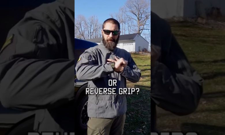 Knife fighting: forward grip or reverse grip? #knife #selfdefense #shorts #military #fight