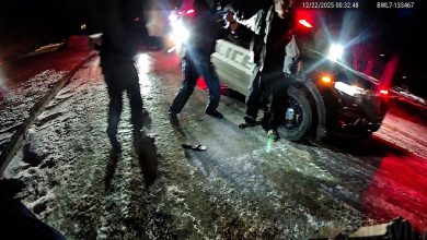 Suspect With Knife Defeats Taser Attempts During Struggle With Officers Suspect With Knife Defeats Taser Attempts During Struggle With Officers