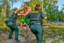 Florida Man Refuses To Surrender and Fights Deputies
