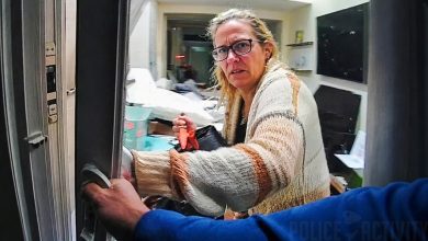 Woman Calls 911 for Heart Attack Then Charges Officers With Knife