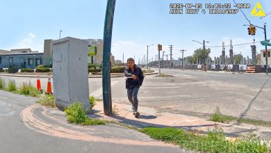 Police Chase Ends When Suspect Charges Officer With Knife