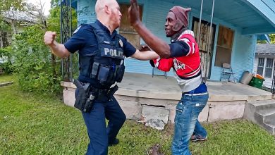 Female Officer Challenges Suspect To Fight Before Chaotic Arrest Female Officer Challenges Suspect To Fight Before Chaotic Arrest