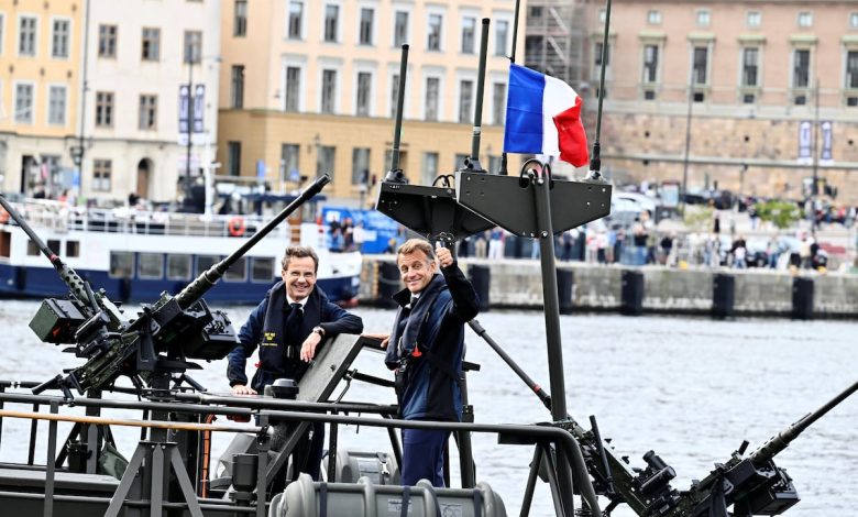 Sweden signs French warship order to boost defense