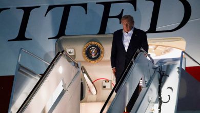 Trump swaps planes via catering truck after Iranian threats, reports say Trump swaps planes via catering truck after Iranian threats, reports say