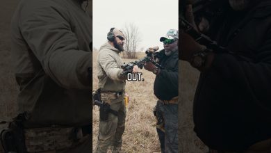 What’s the correct way to hold your rifle? #shorts #military #lawenforcement #tips #training