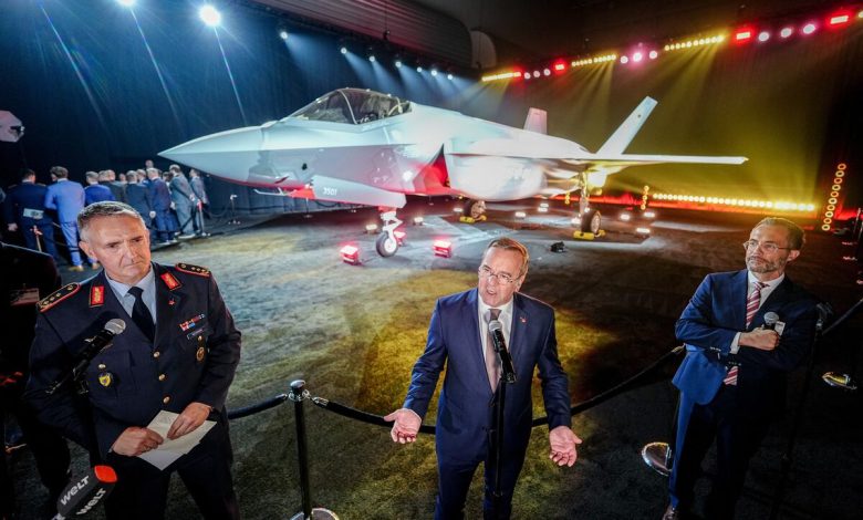 German defense minister sees smooth sailing in parliament for his record defense budget