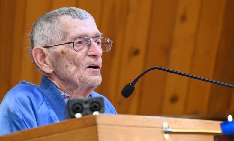 101-Year-Old WWII Veteran Gets Unexpected Community Support After Breaking 10 Ribs