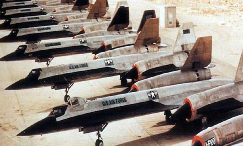 The SR-71 Blackbird’s Ancestor Was Redrawn in 1961 to Carry 4 Nuclear Bombs at Mach 3.2 and 90,000 Feet, Then the Air Force Chose the 6-Engine XB-70 Valkyrie