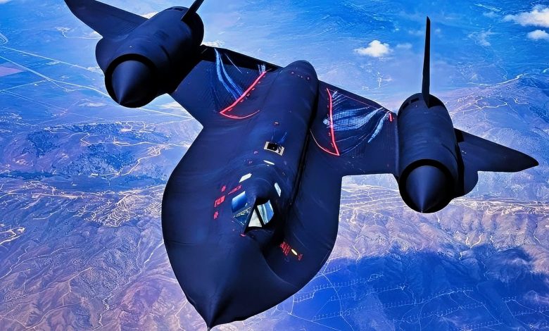 On April 26, 1971 an SR-71 Blackbird Flew More Than 15,000 Miles in 10 Hours and 30 Minutes With 5 Aerial Refuelings. The Limit Was Not Fuel, Not the Engines, and Not the Crew. It Was 212 Liters of Liquid Nitrogen.