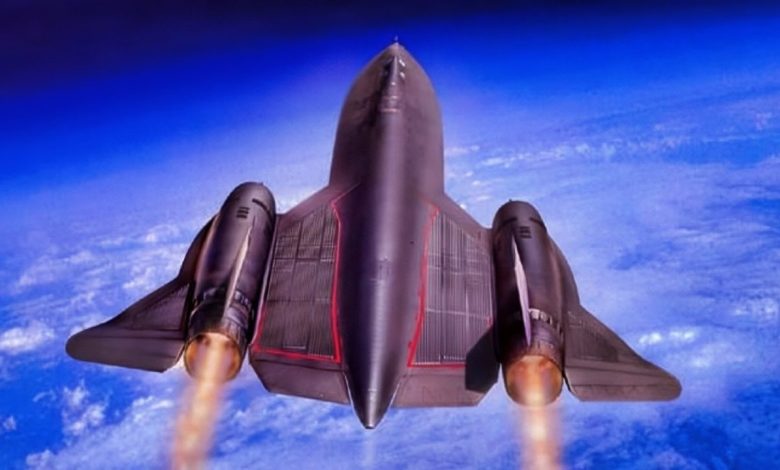 To Fly the US Air Force SR-71 Blackbird at Mach 3 and 85,000 Feet You Needed an Astronaut’s Body, Iron Nerves, and the Stomach to Outrun Soviet Missiles To Fly the US Air Force SR-71 Blackbird at Mach 3 and 85,000 Feet You Needed an Astronaut’s Body, Iron Nerves, and the Stomach to Outrun Soviet Missiles