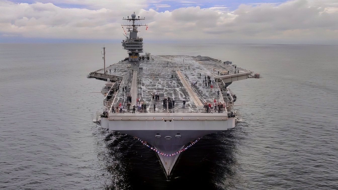 ATLANTIC OCEAN (Aug. 7, 2012) -- The aircraft carrier USS Abraham Lincoln (CVN 72) arrives at it's new homeport at Naval Station Norfolk. Lincoln deployed as part of Carrier Strike Group (CSG) 9 in support of maritime security operations (MSO) and theater security cooperation (TSC) efforts in the U.S. Navy's 5th , 6th and 7th Fleet areas of responsibility. (U.S. Navy photo by Mass Communication Specialist Petty Officer 3rd Class (SW/AW) Desiree D. Green/Released)