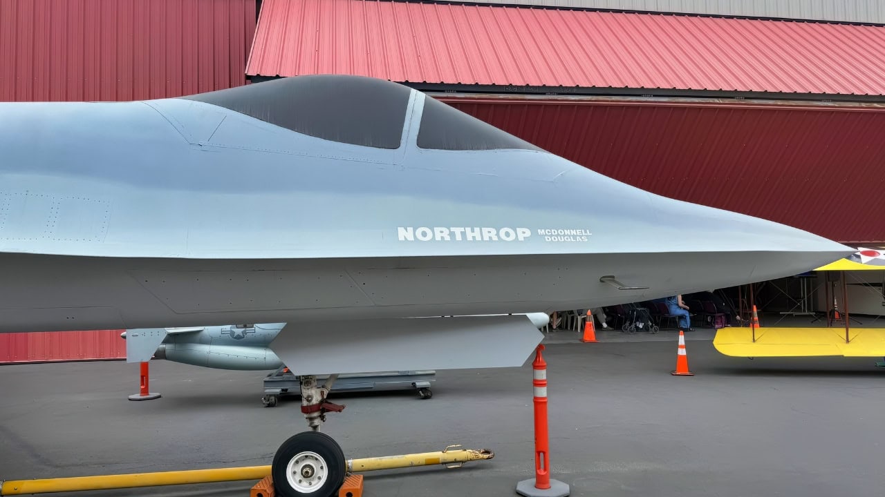 YF-23 Black Widow II 19FortyFive