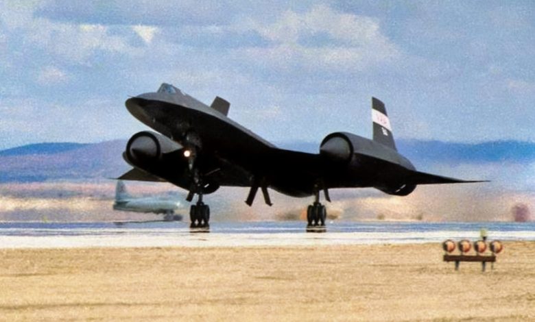 The Mach 3 SR-71 Blackbird’s Ceiling Was Thought to Be 85,000 Feet. In 1965, a Test Pilot Flew It Past 90,000, Felt It Wobble, Lost an Engine and Landed on One at Edwards